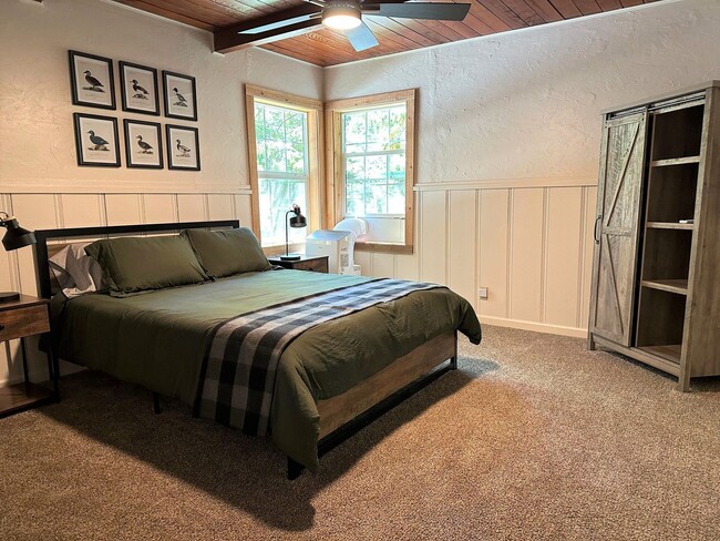 Building Photo - 23136 Oak View Dr