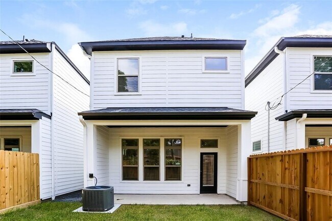Building Photo - 3036 Truxillo St