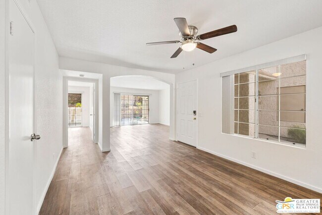 Building Photo - 505 S Farrell Dr
