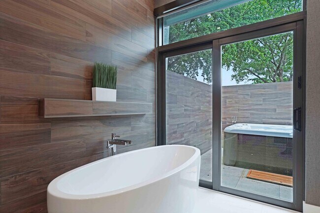 Building Photo - 3012 NW 61st St