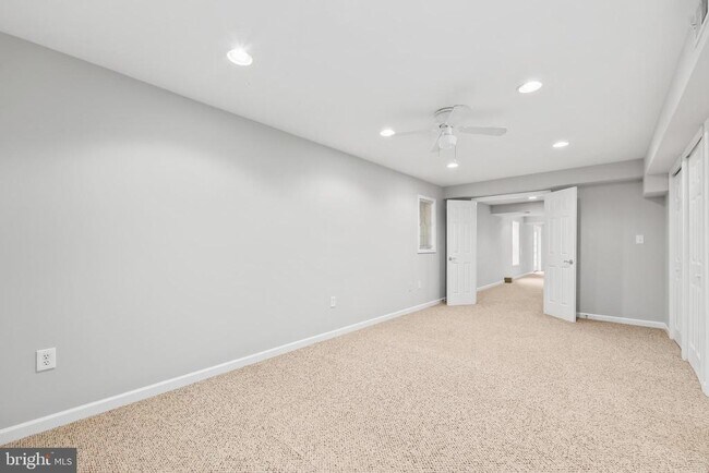 Building Photo - 18865 Crossroads Ct