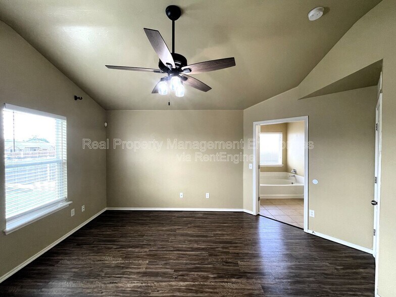 Building Photo - 18212 Viento Dr