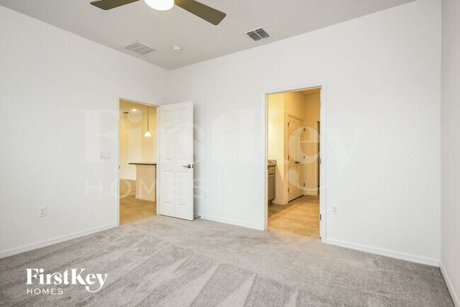 Building Photo - 1210 Ponca Rd