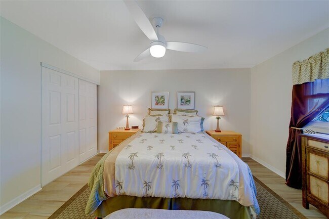 Building Photo - 13827 Mission Oaks Blvd