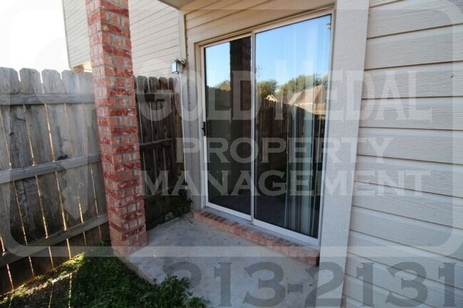 Building Photo - 306 Creek St – Unit C: Cozy Cove Living at...