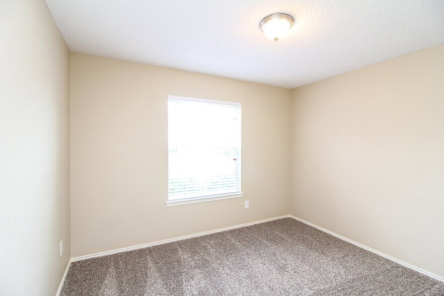 Building Photo - 2024 Northridge Dr