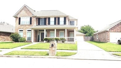 Building Photo - 1826 Pinewood Ct Dr