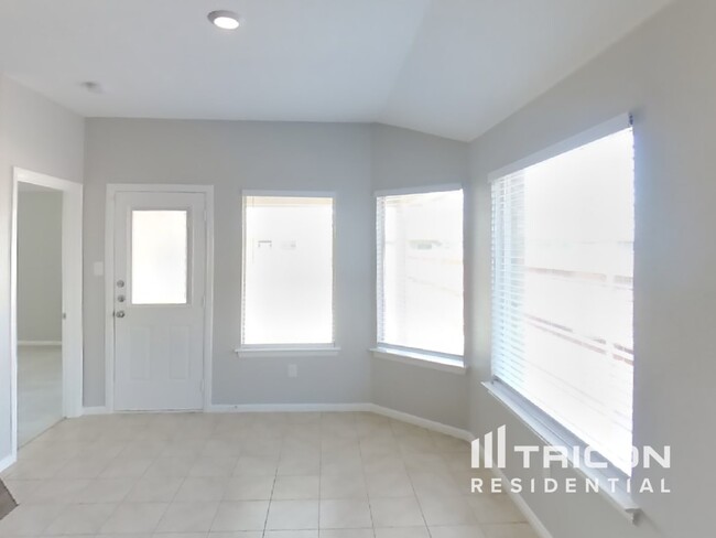 Building Photo - 809 Walls Blvd