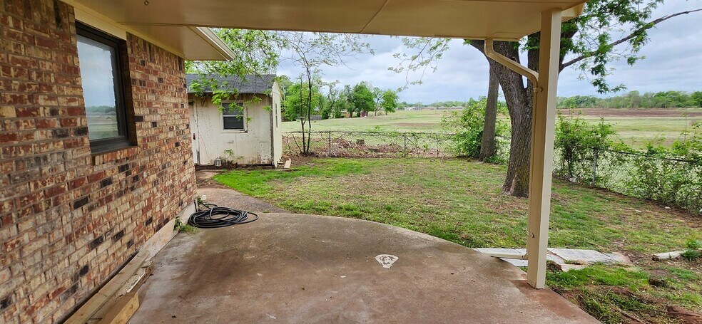 Building Photo - 3517 N Glenoaks Dr