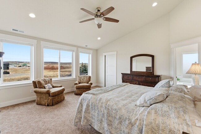 Building Photo - 415 E Earl St