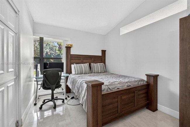 Building Photo - 100 Miramar Ave