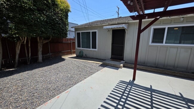 Primary Photo - 2039 Thomas Ave