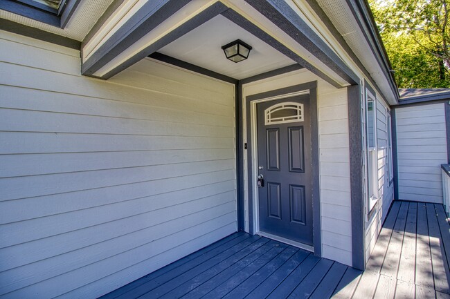 Building Photo - 6649 Lozier St