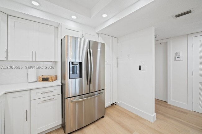 Building Photo - 5100 N Ocean Dr