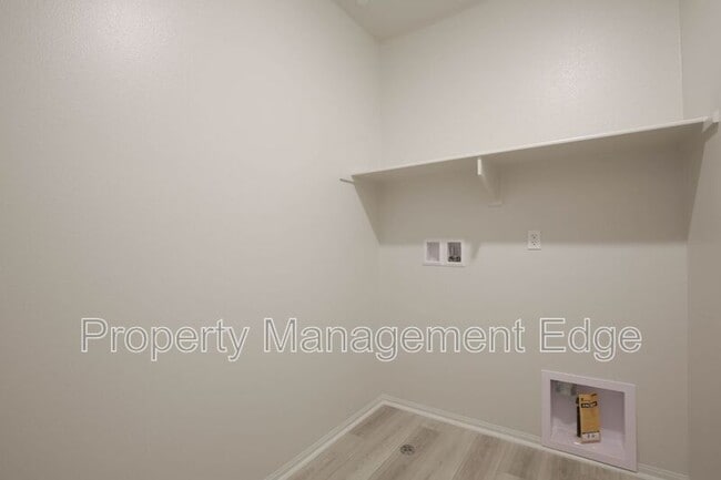 Building Photo - 40268 Birchfield Dr