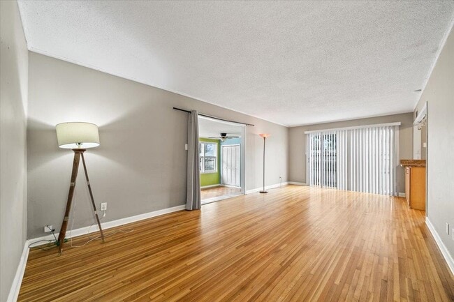 Building Photo - 1073 Ivy Rd