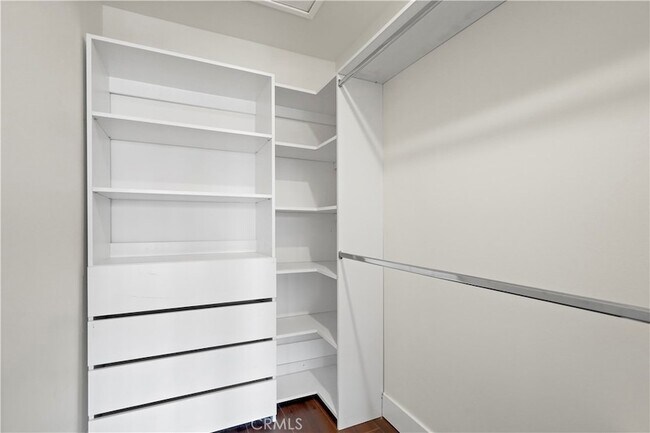 Building Photo - 7425 Vanalden Ave