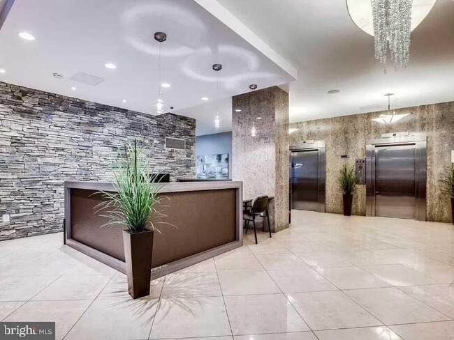 Building Photo - 1011 Arlington Blvd