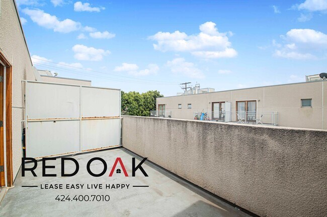 Building Photo - 1011 Pico Blvd