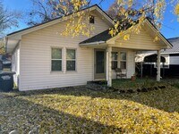 Building Photo - CUTE SHAWNEE RENT 2 OWN HOME