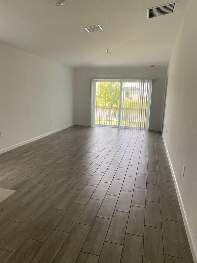 Building Photo - 1668 Colebrook Cir SW
