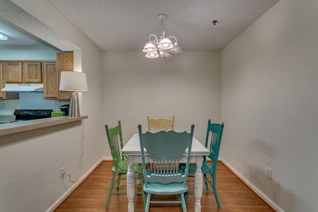Dining Area - 513 Frank Thomas Ave