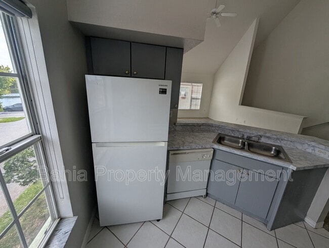 Building Photo - 10562 Windsor Lake Ct