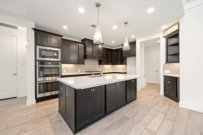 Building Photo - 28946 Parker Ridge Dr
