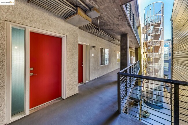 Building Photo - 311 Oak St