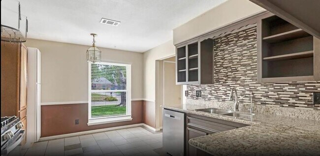 Building Photo - 7851 Battlepine Dr