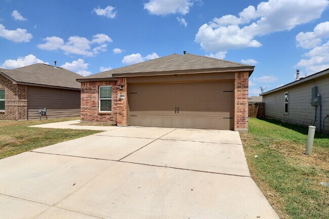 Building Photo - "Charming 4-Bedroom Oasis with 2 Full Baths in Von Ormy – Spacious 1794 sq ft Gem!"