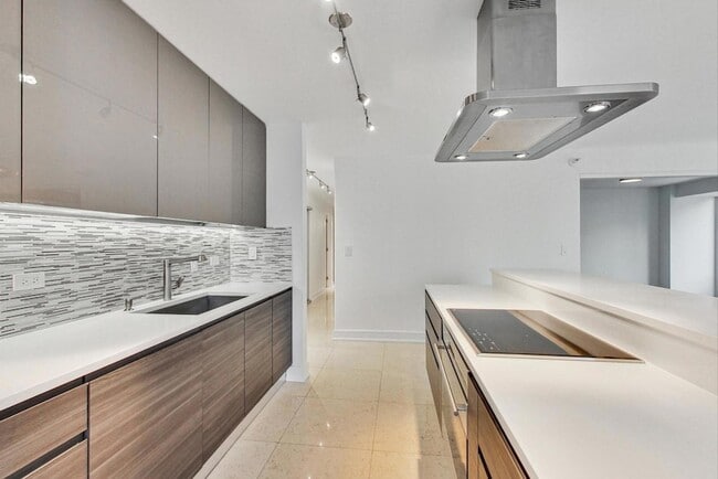 Building Photo - 2 E Erie St