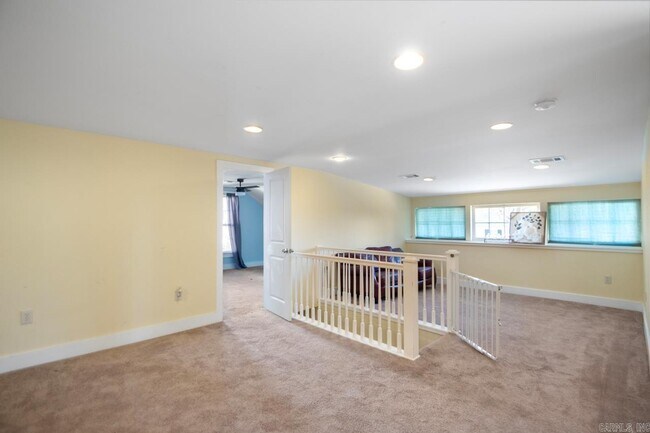Building Photo - 100 Colonial Ct