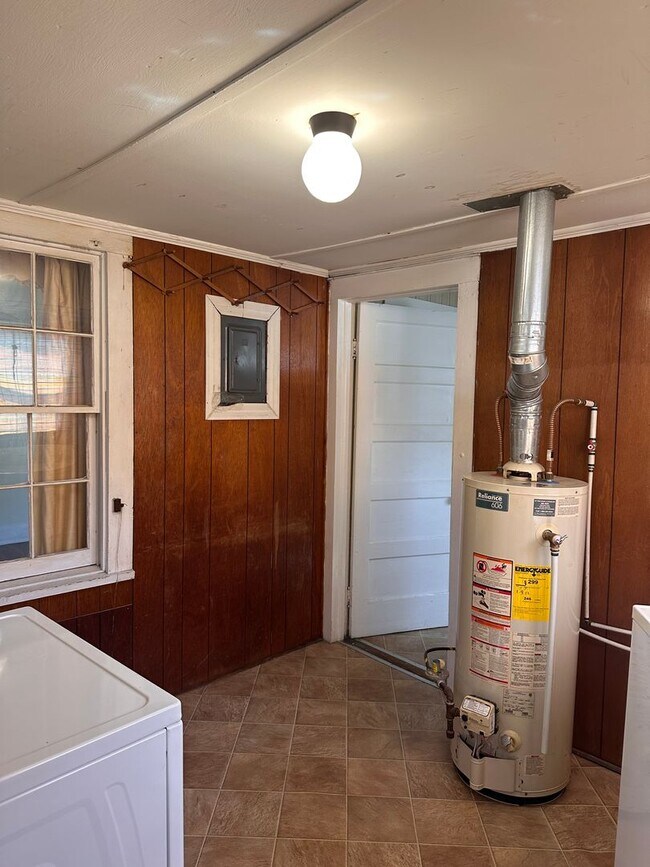 Building Photo - RENTAL HOME 2BD/1BTH
