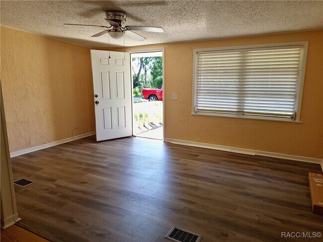 Building Photo - 6315 N Shorewood Dr