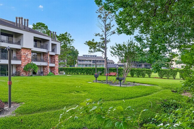 Building Photo - 168 April Point Dr S