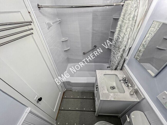 Building Photo - 3592 Martha Custis Dr