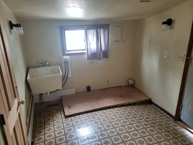 Building Photo - 210 4th St S