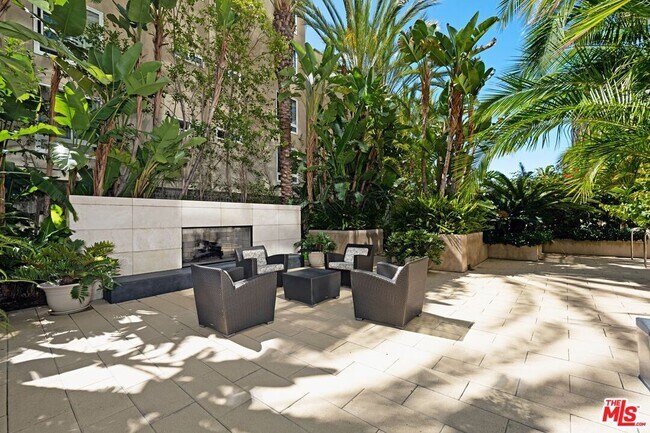 Building Photo - 10800 Wilshire Blvd