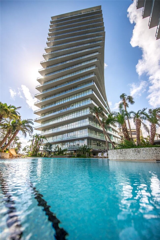 Building Photo - 2669 S Bayshore Dr