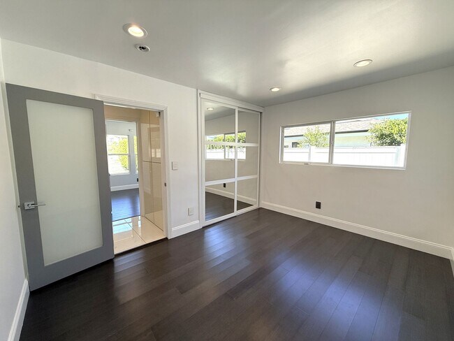 Building Photo - 9354 Glory Ave
