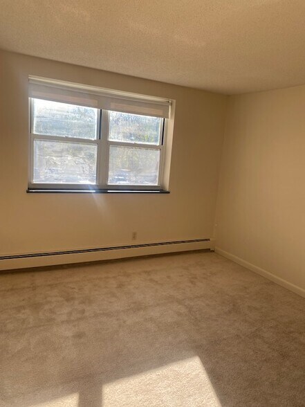 Building Photo - 153 Concord St