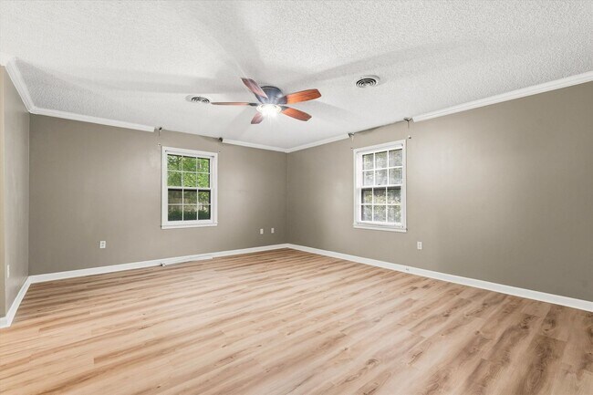 Building Photo - 4-BED, 2-BATH ALL-BRICK HOME NEAR JONESBORO COUNTRY CLUB!