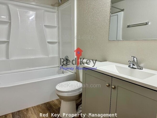 Building Photo - Hunter Way. Unit B
