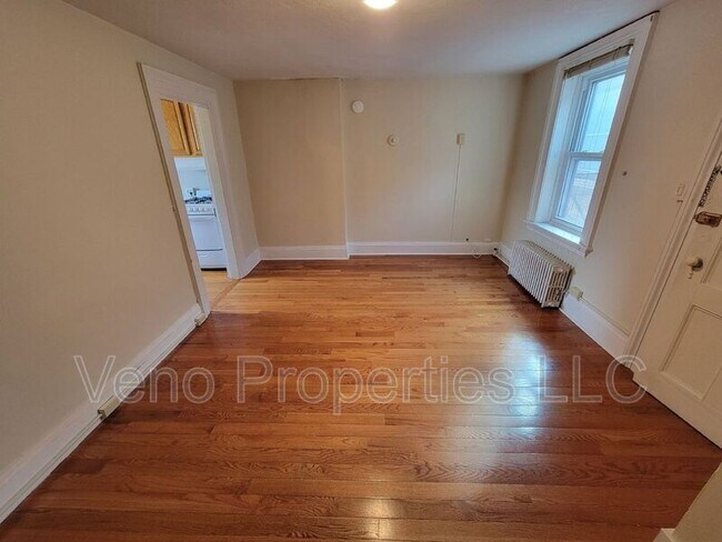 Building Photo - 16 2nd St