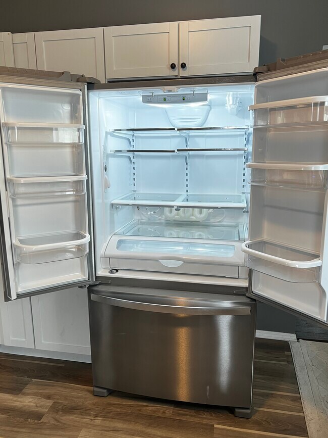 Building Photo - 313 Victoria Ave