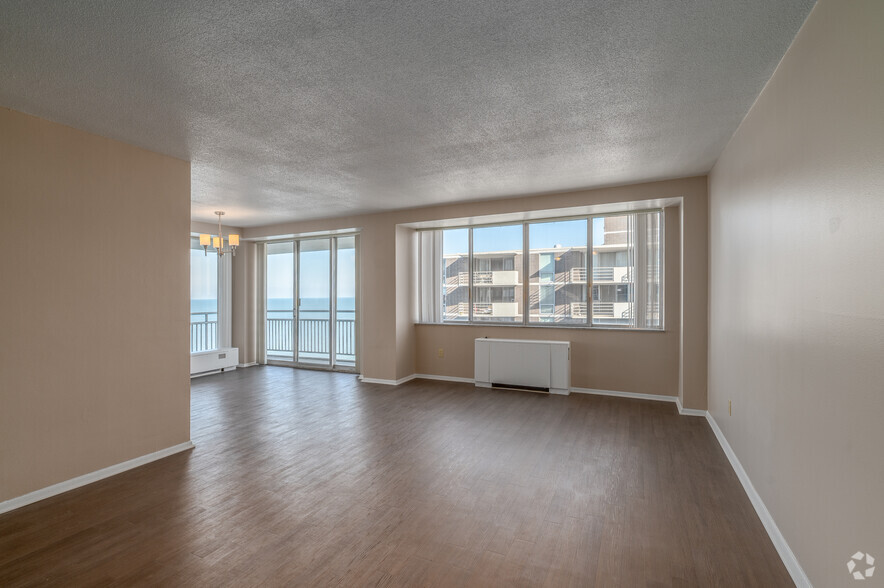 2 BD, 2 BA - 1,105SF - Living Room - 12000 Edgewater