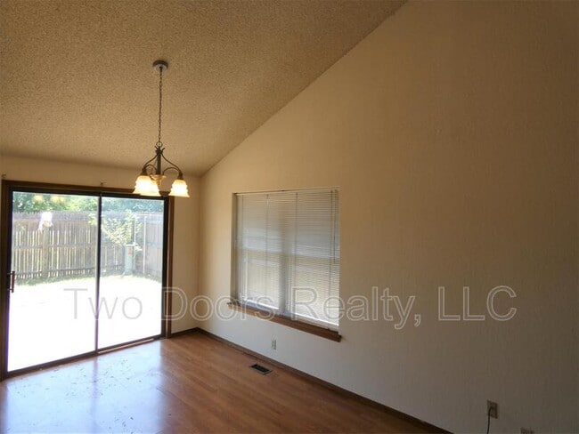 Building Photo - 12132 N Dewey Ave