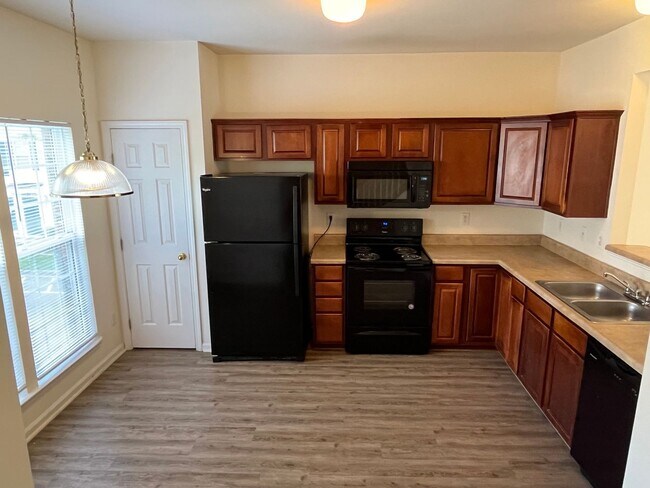 Building Photo - 3 Story, 3 Bedroom Townhome in Ballantyne