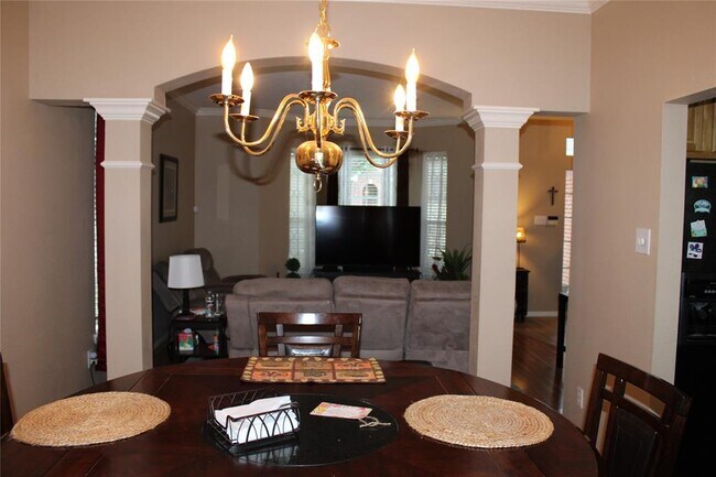 Building Photo - 6022 Spanish Oak Dr